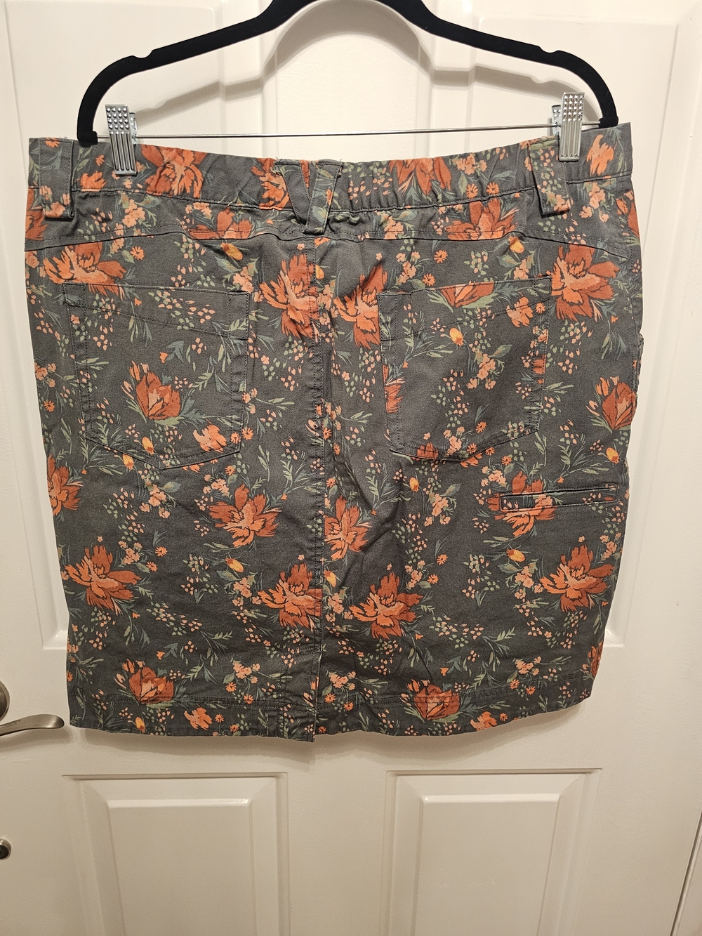 Duluth Trading Company Gray Floral Skort with Orange Blooms - Picture 3 of 3